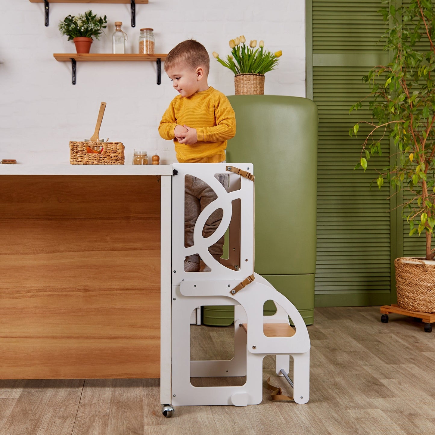 KITCHEN STOOL/ MONTESSORI LEARNING TOWER REVIEW 