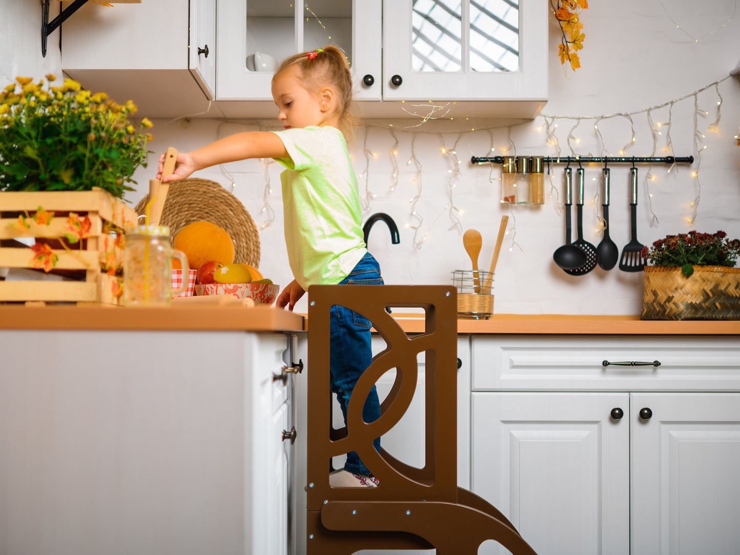 BROWN Learning Convertible tower & table, kitchen step stool - Climbambino